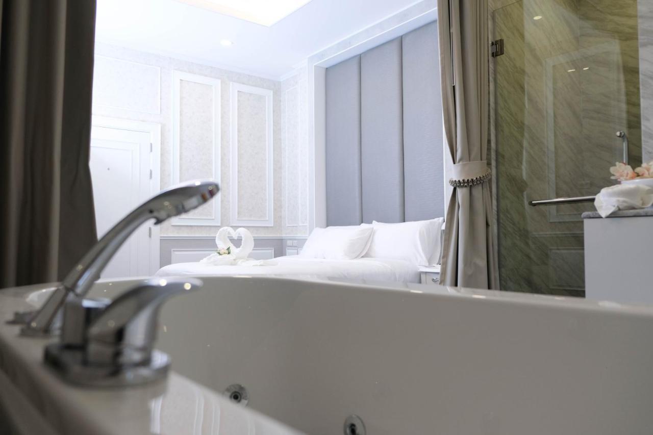 Varimantra Hotel ناخون باتوم المظهر الخارجي الصورة